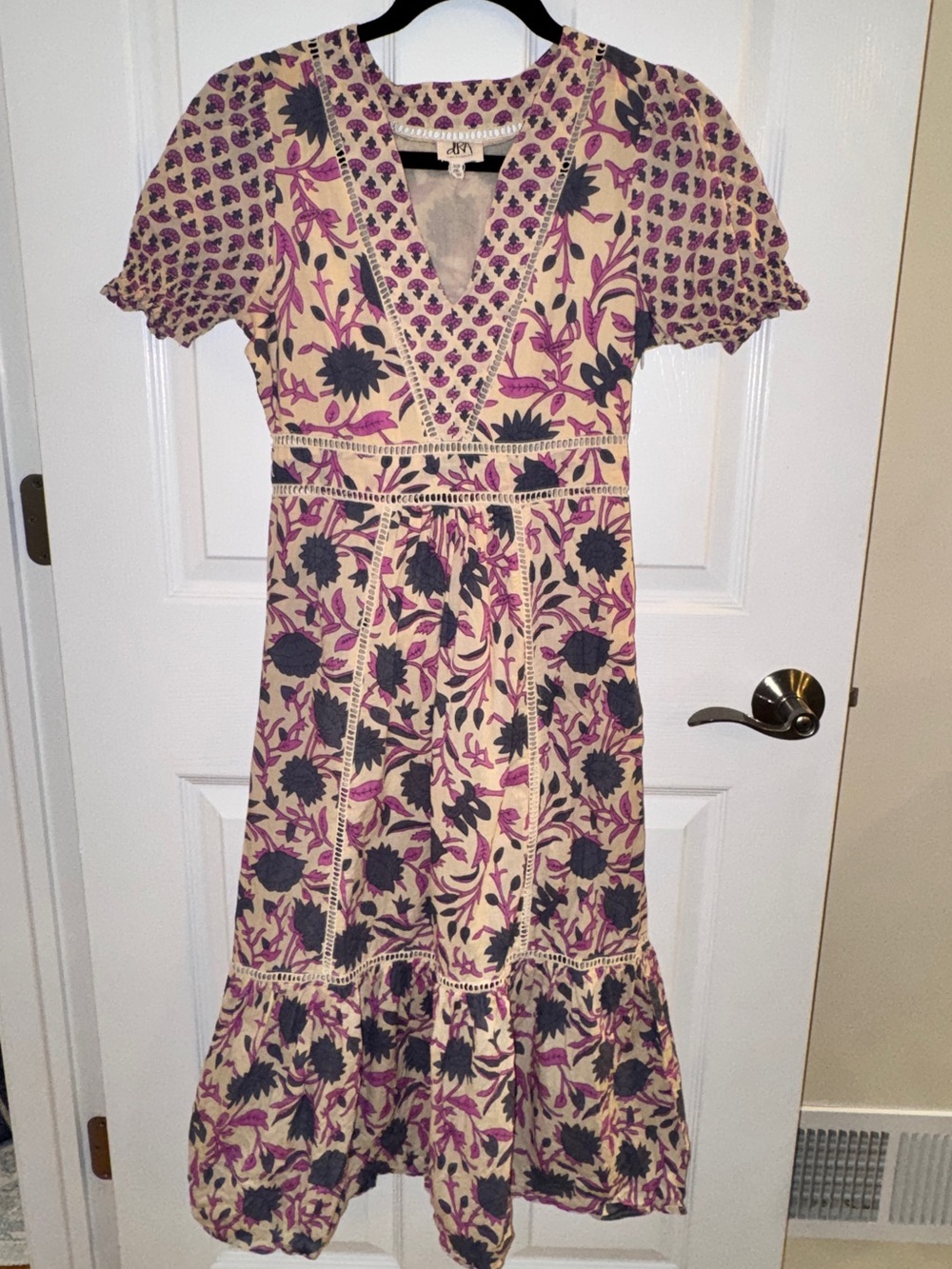 EUC dRA Anthropologie Boho Floral V-Neck Midi Dress Cream Purple Navy Print- xs